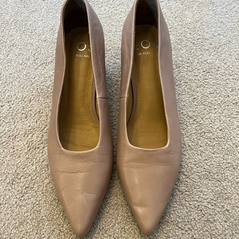 EOS Halos Leather Pump